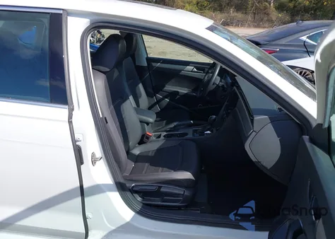 2021 Volkswagen Passat 2.0T Se z USA, uszkodzony, nr VIN 1VWSA7A35MC009639